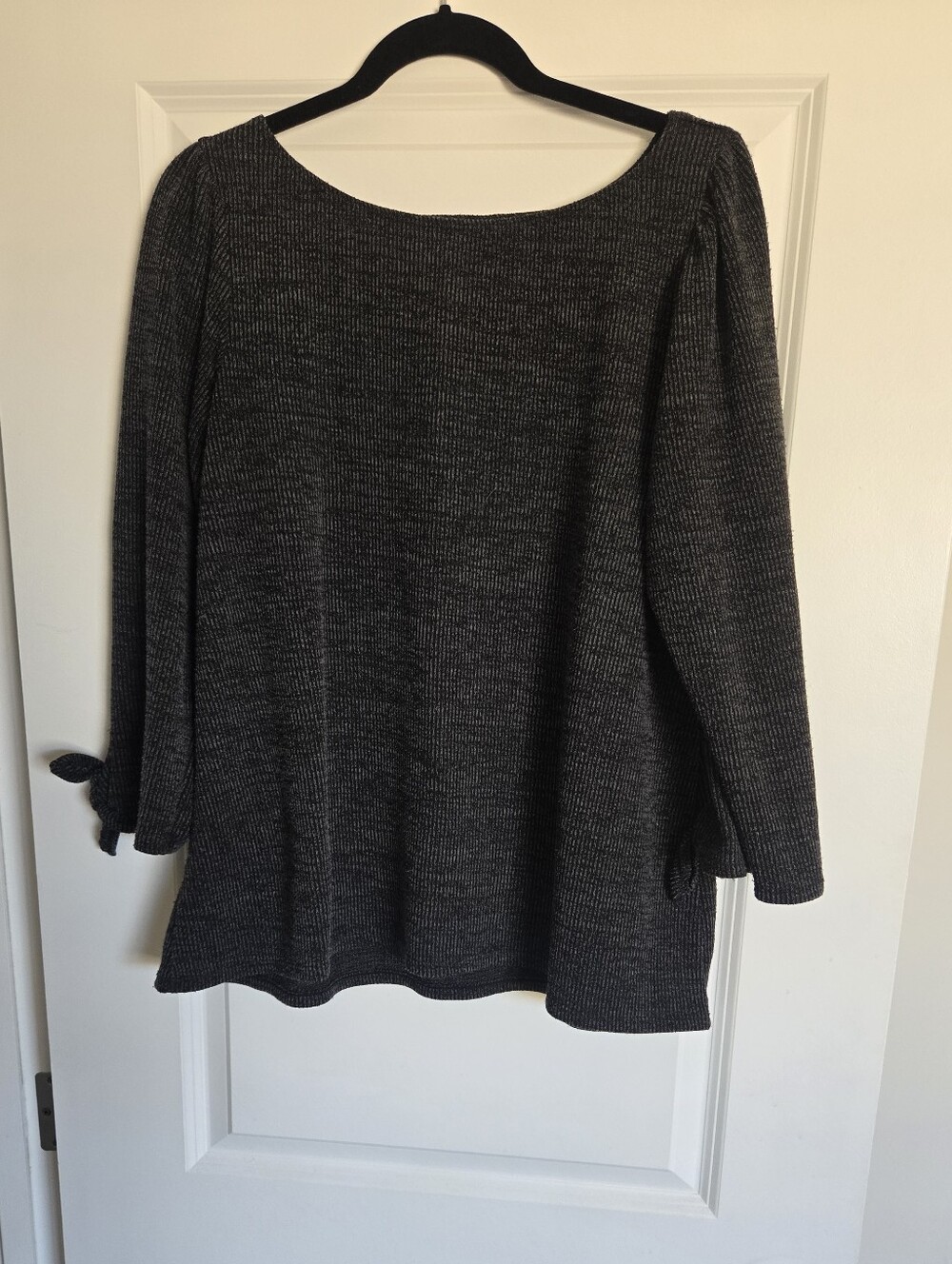 Max Studio marled knit top featuring three-quarter length sleeves Size L